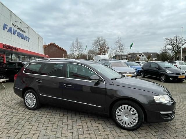 Bruin Occasion 2008 VW Passat Comfortline Stationwagen | € 950 (Eerlijke prijs) - Afbeelding 1/4
