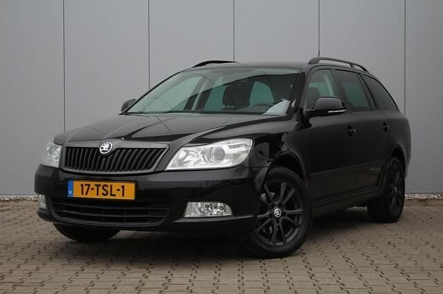 Zwart Occasion 2012 Skoda Octavia Business Line Stationwagen | € 4.999 (Eerlijke prijs) - Afbeelding 1/4