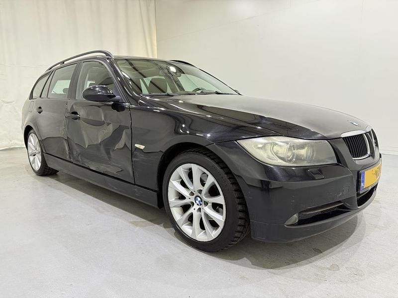 Zwart Occasion 2007 BMW 320 Executive Stationwagen | € 1.750 (Goede deal) - Afbeelding 1/4