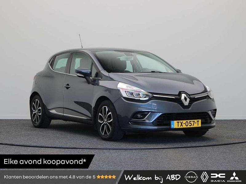 Grijs Gebruikt 2018 Renault Clio IV Intens Hatchback | € 10.945 (Eerlijke prijs) - Afbeelding 1/3