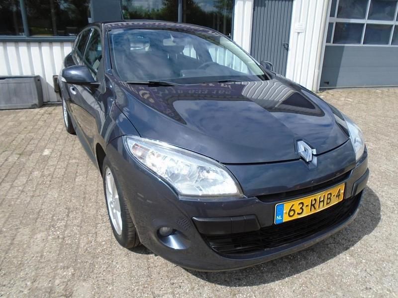 Hatchback Gebruikt 2011 Renault Mégane III Dynamique Hatchback | € 4.950 (Eerlijke prijs) - Afbeelding 1/4