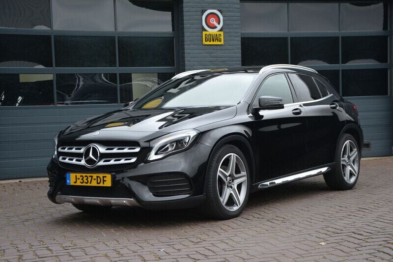 Zwart Gebruikt 2019 Mercedes GLA180 Business SUV | € 22.950 (Goede deal) - Afbeelding 1/4