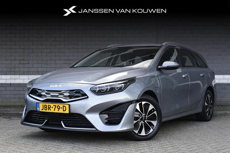 Grijs Occasion 2022 Kia Ceed Hatchback | € 21.885 (Eerlijke prijs) - Afbeelding 1/4
