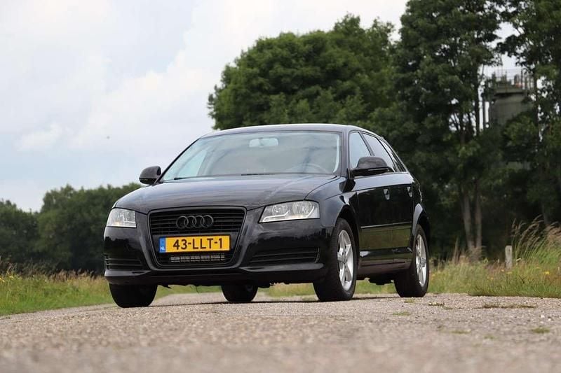 Zwart Gebruikt 2010 Audi A3 Stationwagen | € 5.000 - Afbeelding 1/4