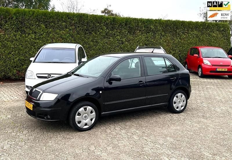Zwart Gebruikt 2007 Skoda Fabia Hatchback | € 1.999 - Afbeelding 1/4