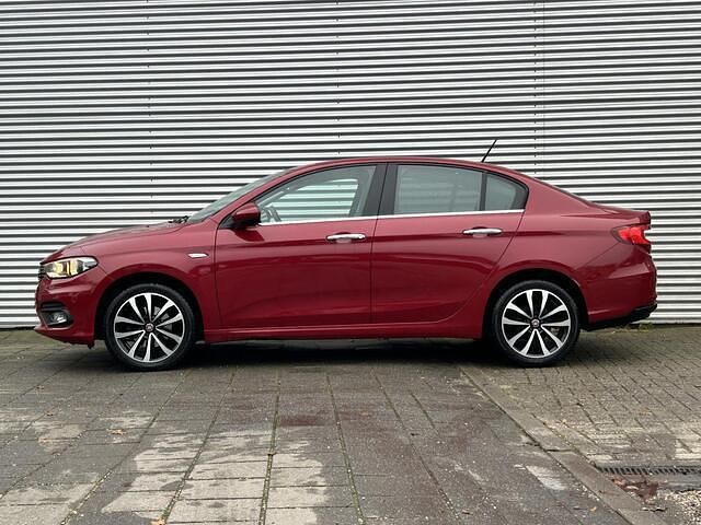 Occasion Fiat Tipo Lounge 95 PK (69 kW) 2016 Rood Sedan