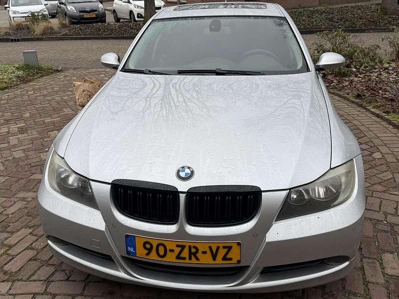 Zilver Occasion 2007 BMW 318 Sedan | € 2.500 (Goede deal) - Afbeelding 1/4