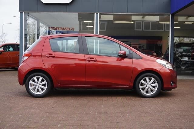 Occasion Toyota Yaris Comfort 99 PK (72 kW) 2014 Rood (metallic) Hatchback