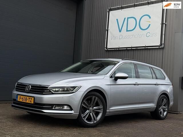 Grijs Gebruikt 2017 VW Passat Highline Stationwagen | € 16.900 (Goede deal) - Afbeelding 1/4