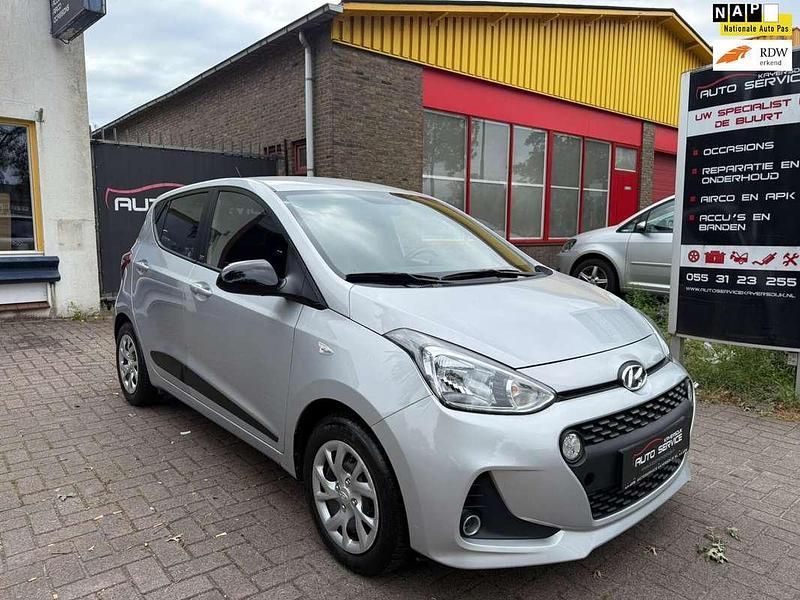 Grijs, metallic lak Gebruikt 2018 Hyundai i10 Hatchback | € 11.999 (Eerlijke prijs) - Afbeelding 1/4
