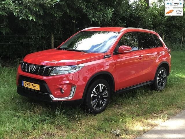 Rood Gebruikt 2020 Suzuki Vitara Style SUV | € 20.450 (Eerlijke prijs) - Afbeelding 1/4