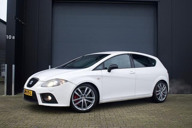 Occasion Seat Leon CUPRA 241 PK (177 kW) 2007 Wit Hatchback