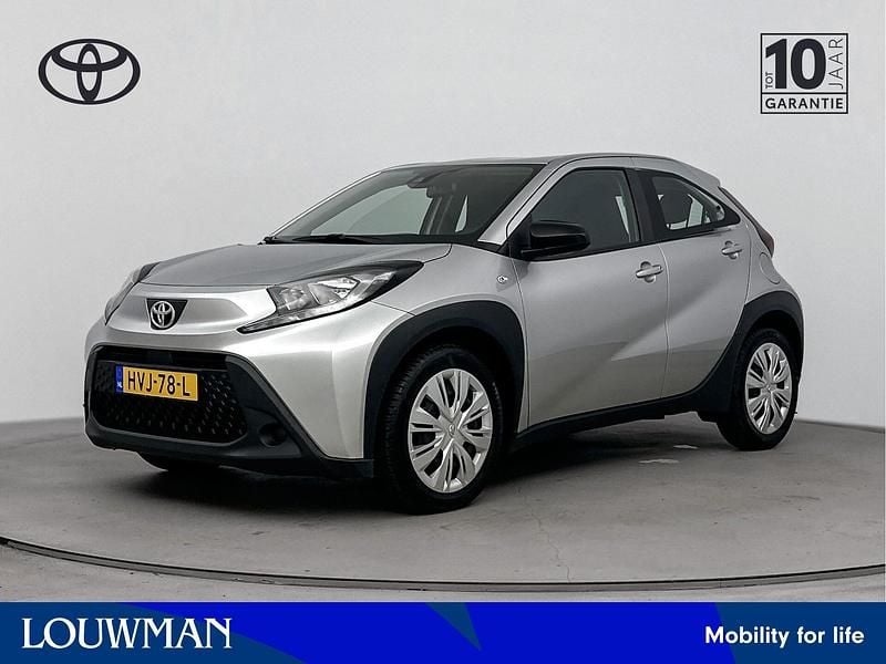 Grijs Gebruikt 2023 Toyota Aygo Limited Hatchback | € 17.495 (Eerlijke prijs) - Afbeelding 1/3