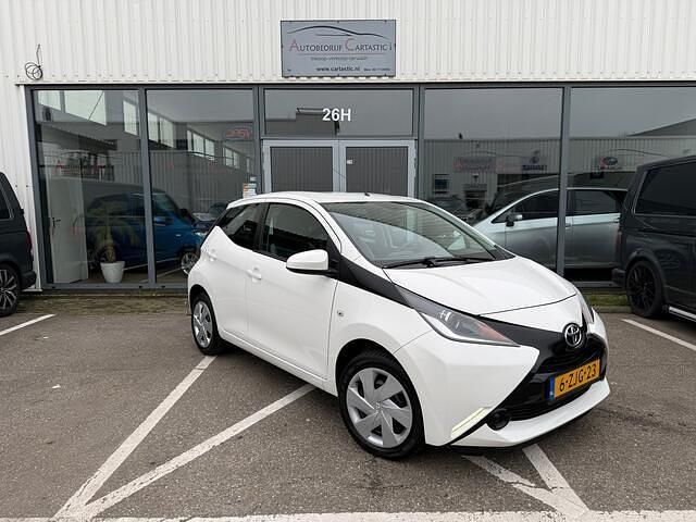Occasion Toyota Aygo X-play 69 PK (50 kW) 2015 Wit Hatchback