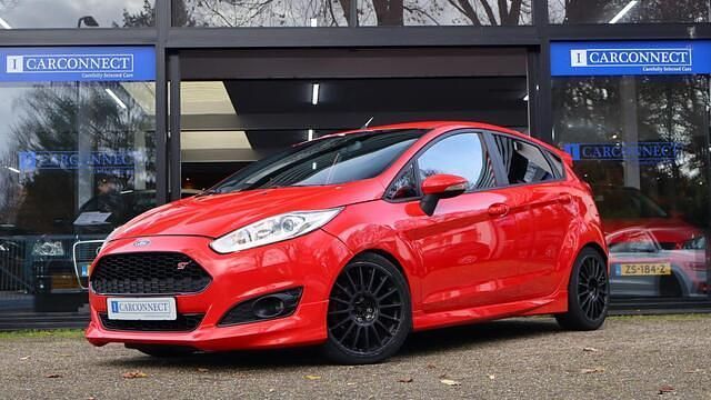 Occasion Ford Fiesta ST-Line 101 PK (74 kW) 2016 Rood Hatchback