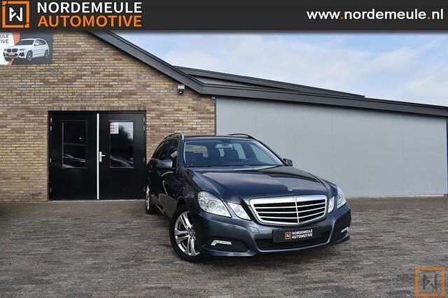 Grijs Gebruikt 2010 Mercedes E200 Avantgarde Stationwagen | € 7.995 (Goede deal) - Afbeelding 1/4