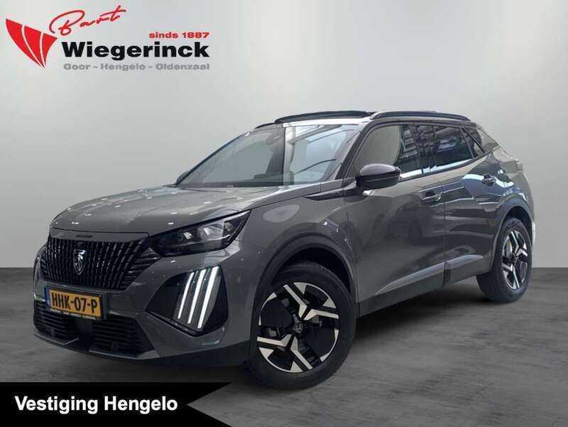 Grijs Gebruikt 2024 Peugeot 2008 GT SUV | € 34.900 - Afbeelding 1/4