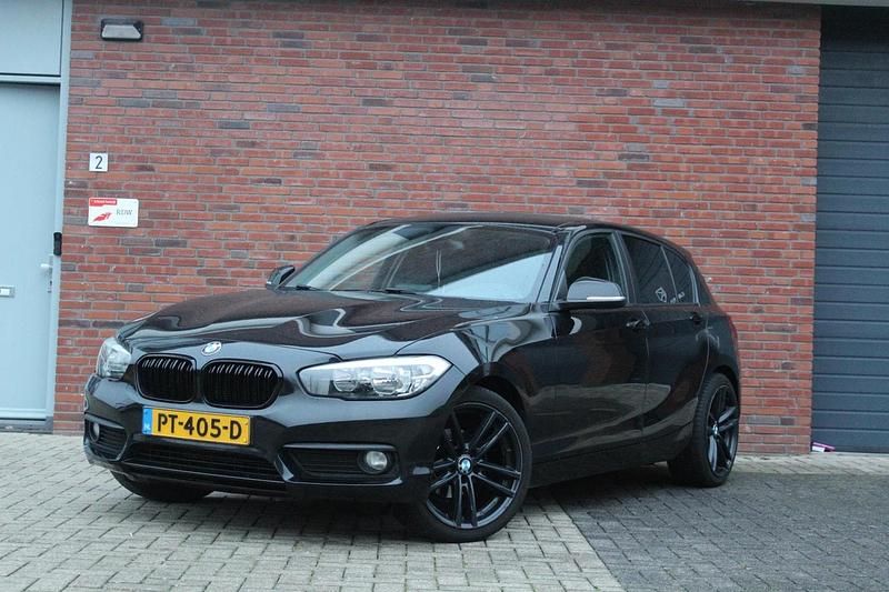 Zwart Occasion 2017 BMW 116 Hatchback | € 8.495 (Super prijs) - Afbeelding 1/4