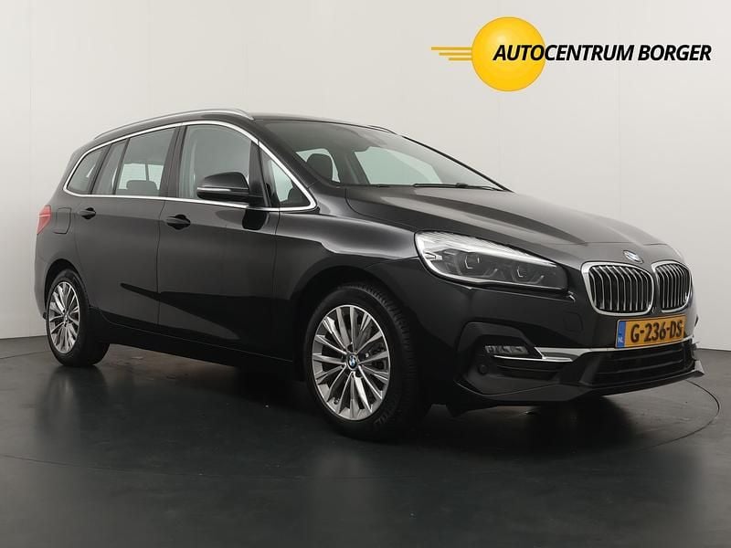 Zwart Gebruikt 2019 BMW 218 Executive Stationwagen | € 21.899 (Eerlijke prijs) - Afbeelding 1/4