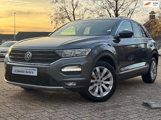 Grijs Gebruikt 2019 VW T-Roc Style SUV | € 18.899 (Goede deal) - Afbeelding 1/4