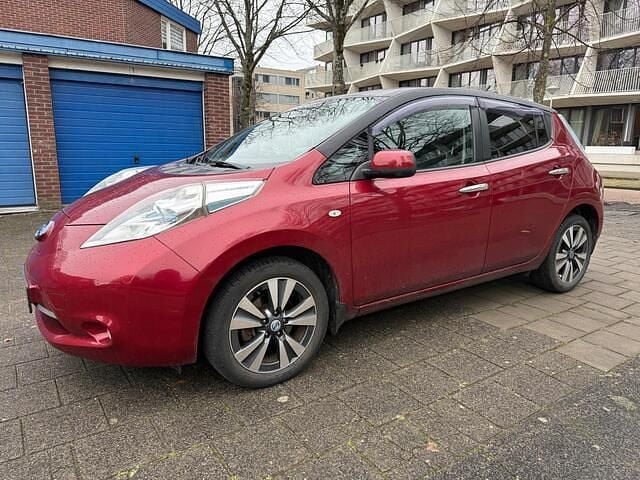 Rood Occasion 2013 Nissan Leaf Base Hatchback | € 3.500 (Eerlijke prijs) - Afbeelding 1/4