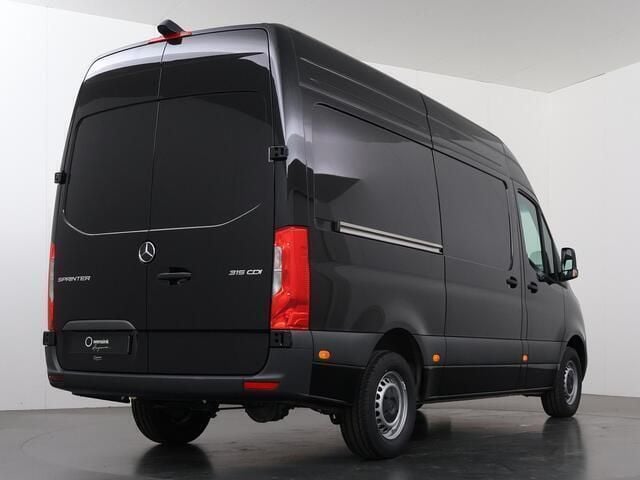 Nieuw Mercedes Sprinter 150 PK (110 kW) 2025 Zwart Van