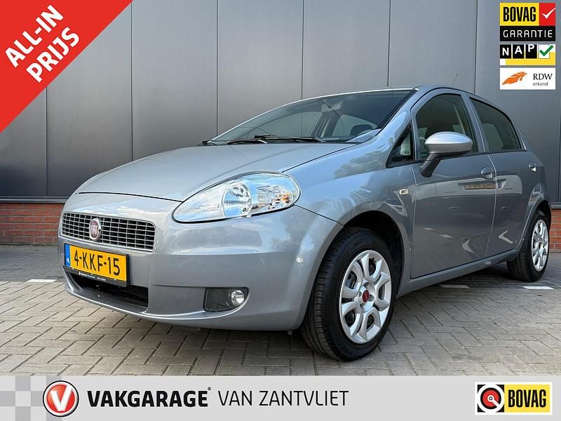 Grijs Gebruikt 2010 Fiat Punto Dynamic Hatchback | € 2.995 (Eerlijke prijs) - Afbeelding 1/4
