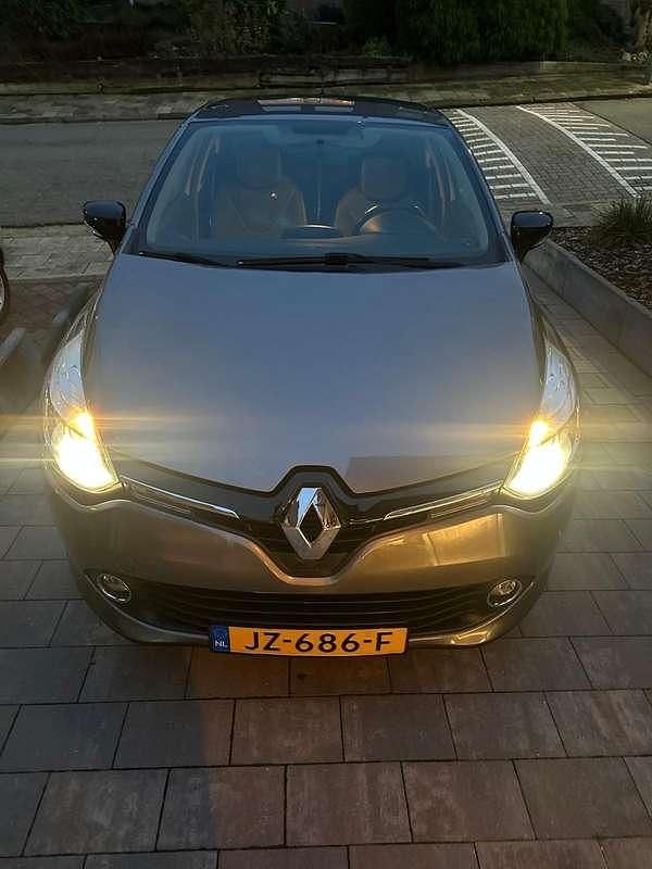 Grijs Gebruikt 2016 Renault Clio IV LIMITED Hatchback | € 6.995 (Goede deal) - Afbeelding 1/4