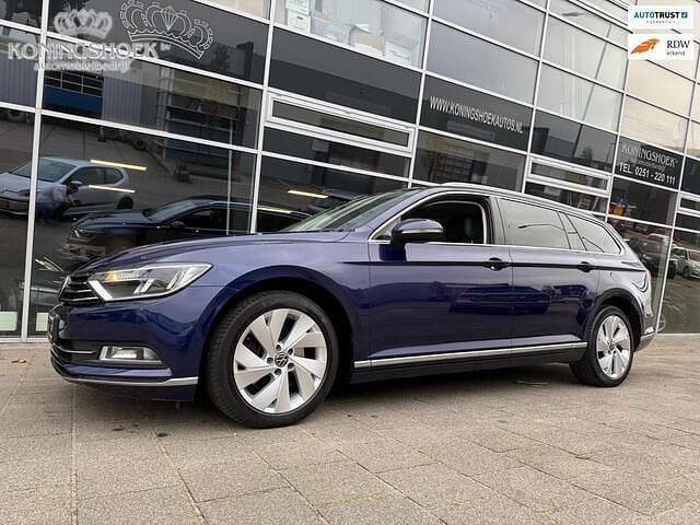 Blauw Gebruikt 2019 VW Passat Highline Stationwagen | € 17.950 (Goede deal) - Afbeelding 1/4