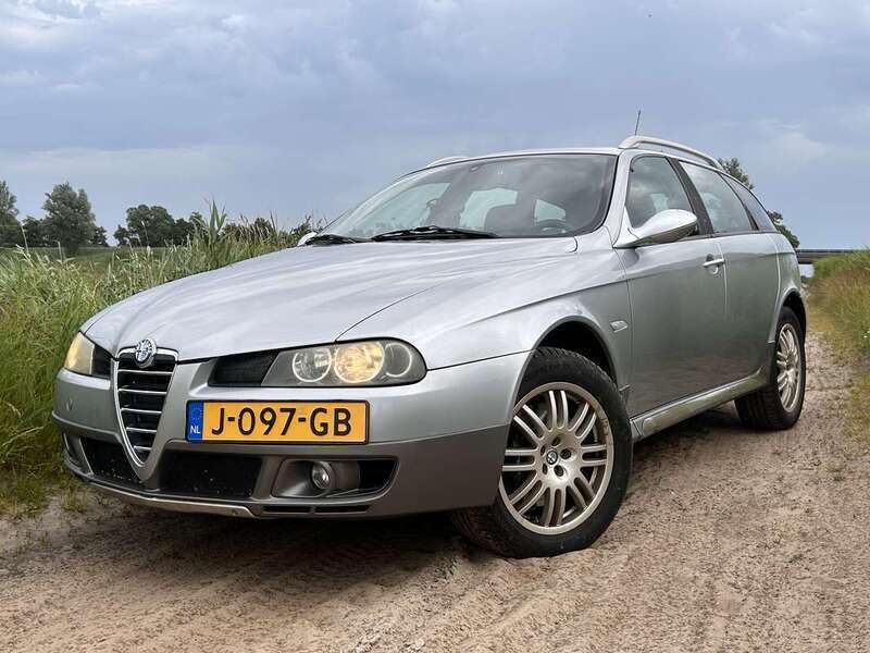 Grijs Gebruikt 2005 Alfa Romeo Crosswagon Distinctive Stationwagen | € 4.500 - Afbeelding 1/4