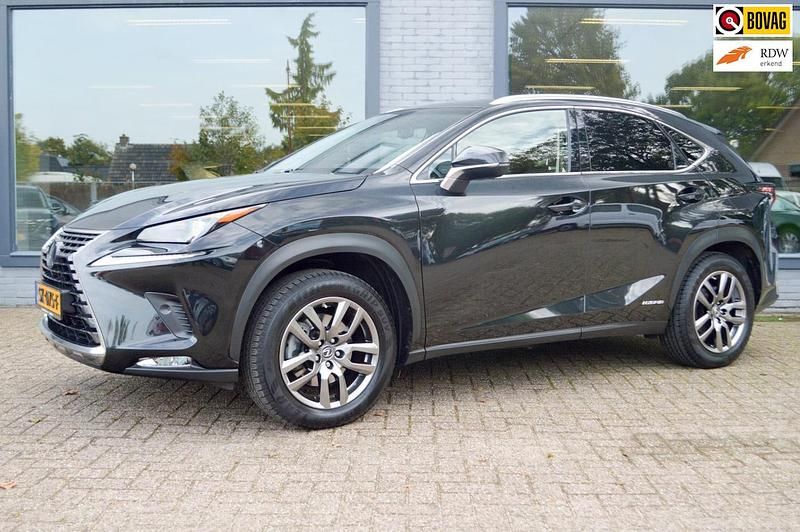 Zwart Gebruikt 2018 Lexus NX300h Luxury Line SUV | € 30.900 (Eerlijke prijs) - Afbeelding 1/4