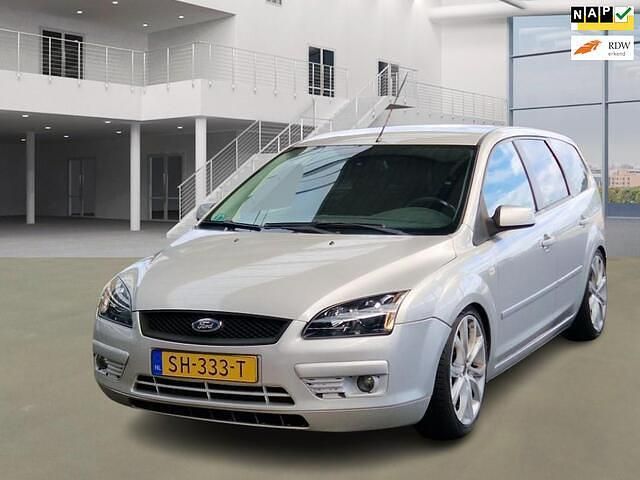 Grijs Gebruikt 2007 Ford Focus Trend Stationwagen | € 1.799 (Eerlijke prijs) - Afbeelding 1/4