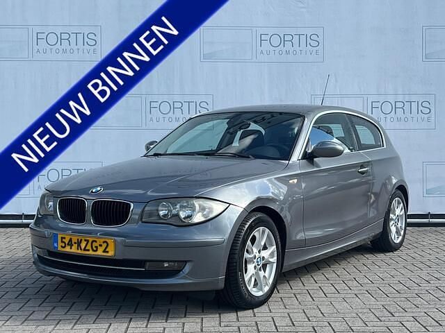 Grijs Gebruikt 2010 BMW 118 Comfort Edition Hatchback | € 4.250 (Goede deal) - Afbeelding 1/4
