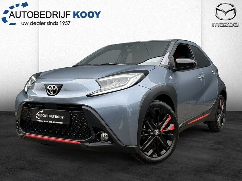 Grijs Gebruikt 2023 Toyota Aygo Premium Hatchback | € 20.950 (Iets duurder) - Afbeelding 1/4