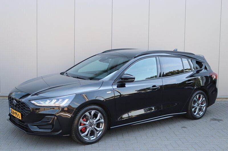 Zwart Gebruikt 2023 Ford Focus ST-Line Stationwagen | € 25.950 (Eerlijke prijs) - Afbeelding 1/4