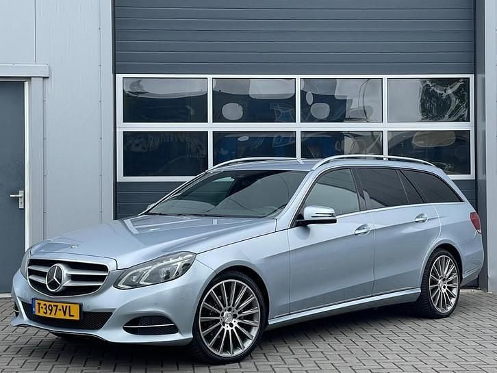 Grijs Occasion 2013 Mercedes E220 Avantgarde Stationwagen | € 11.950 - Afbeelding 1/4