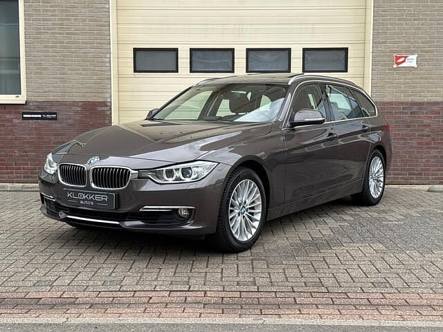 Bruin Gebruikt 2013 BMW 328 Executive Stationwagen | € 19.950 (Iets duurder) - Afbeelding 1/4