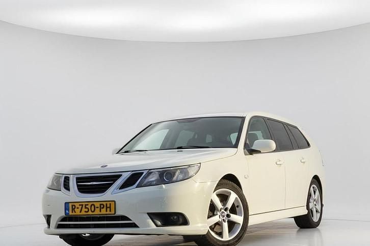 Wit Occasion 2009 Saab 9-3 Aero Stationwagen | € 12.880 (Goede deal) - Afbeelding 1/4