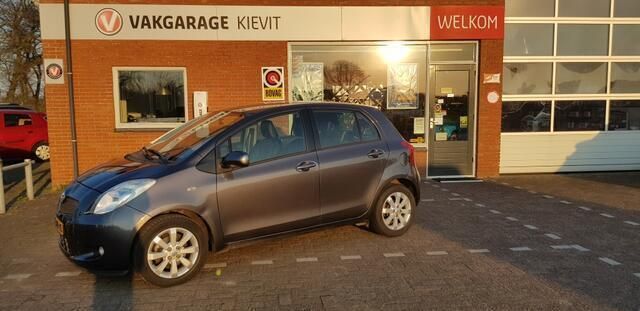 Grijs Gebruikt 2008 Toyota Yaris Executive Hatchback | € 4.450 (Goede deal) - Afbeelding 1/4
