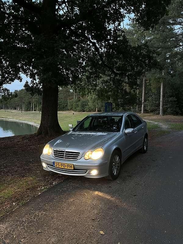 Gebruikt 2004 Mercedes C180 Avantgarde Sedan | € 3.900 (Eerlijke prijs) - Afbeelding 1/4