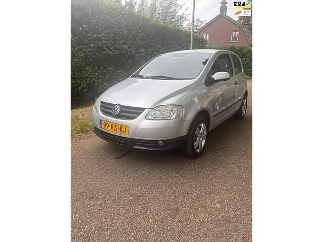 Grijs Gebruikt 2005 VW Fox Trendline Hatchback | € 1.199 (Eerlijke prijs) - Afbeelding 1/4