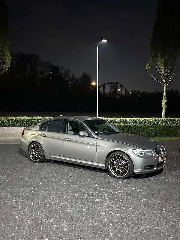 Gebruikt 2009 BMW 320 Sedan | € 6.200 (Eerlijke prijs) - Afbeelding 1/4