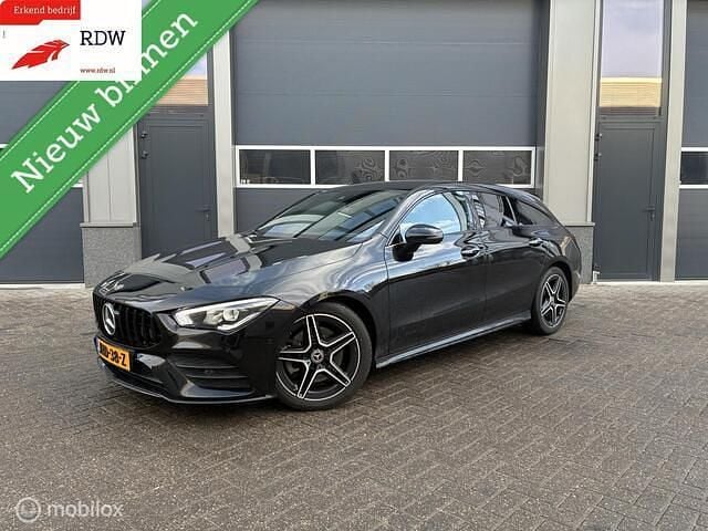 Zwart Gebruikt 2021 Mercedes CLA250 Shooting Brake Premium Plus Stationwagen | € 28.995 (Eerlijke prijs) - Afbeelding 1/4