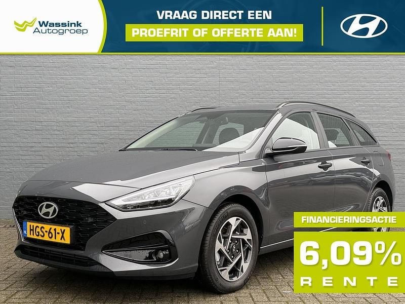 Grijs Nieuw 2025 Hyundai i30 Comfort Stationwagen | € 31.901 (Goede deal) - Afbeelding 1/4