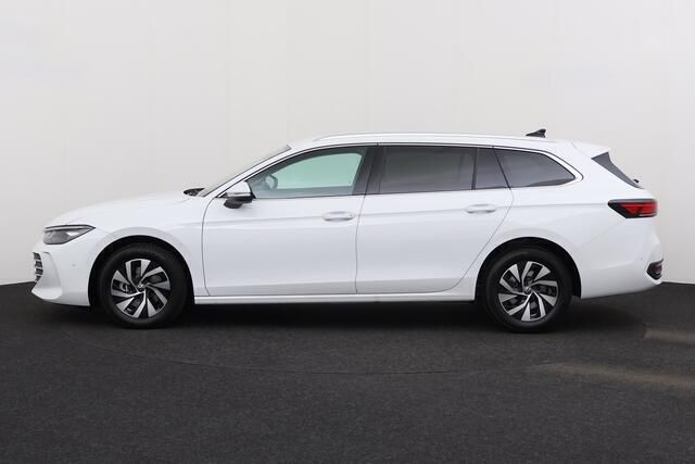 Wit Gebruikt 2024 VW Passat Business Stationwagen | € 38.495 (Goede deal) - Afbeelding 1/4