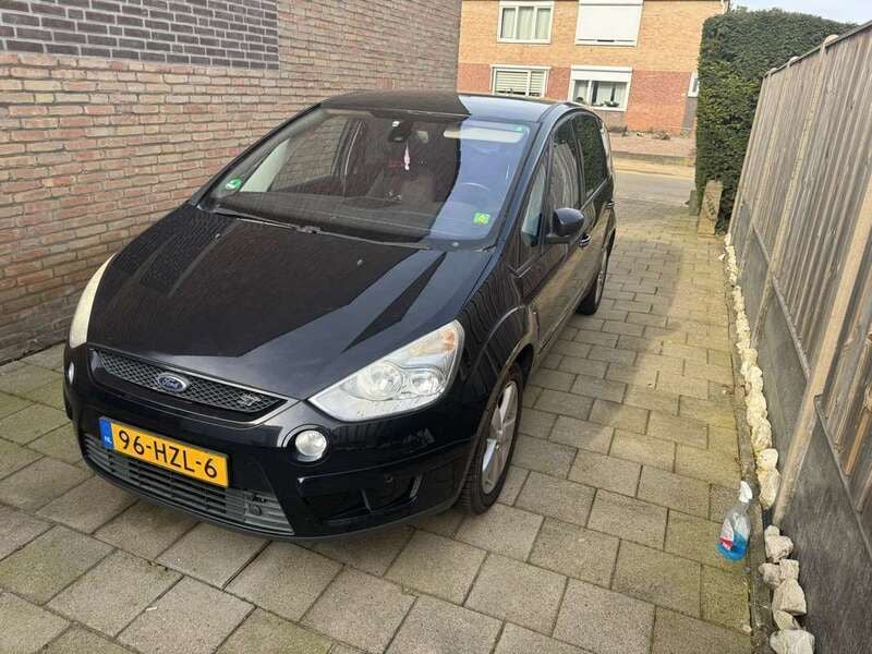 Zwart Gebruikt 2009 Ford S-MAX S MPV | € 3.250 (Eerlijke prijs) - Afbeelding 1/4