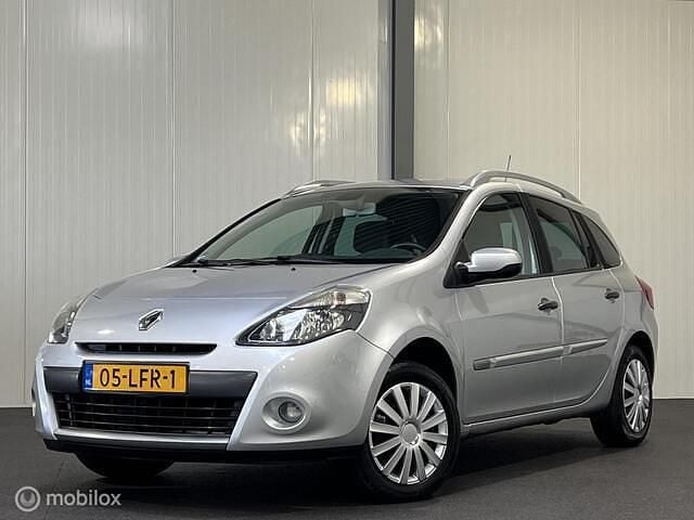 Grijs Gebruikt 2009 Renault Clio GrandTour Stationwagen | € 2.745 (Eerlijke prijs) - Afbeelding 1/3