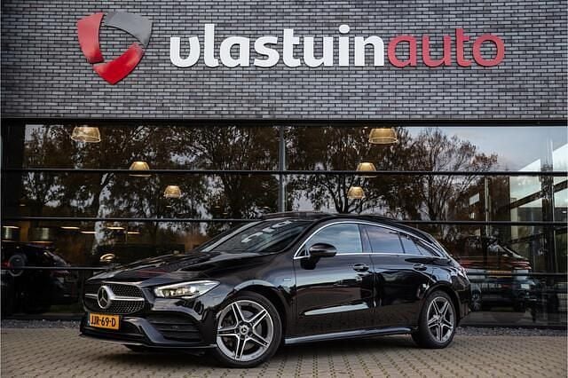 Zwart Gebruikt 2021 Mercedes CLA250 Shooting Brake Premium Plus Stationwagen | € 27.950 (Eerlijke prijs) - Afbeelding 1/4