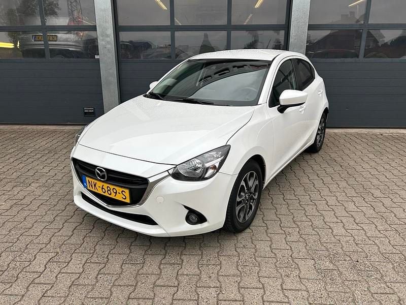 Wit Gebruikt 2017 Mazda 2 Hatchback | € 13.830 (Eerlijke prijs) - Afbeelding 1/4