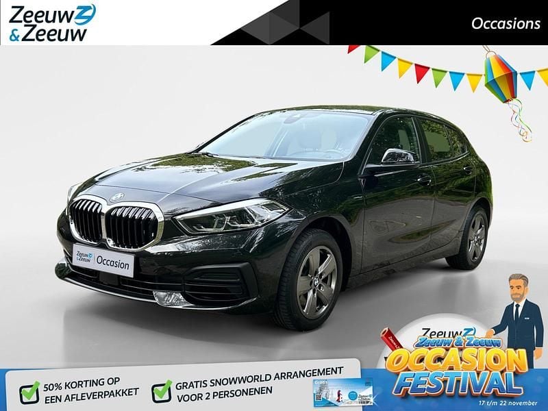 Blacksapphire metallic (475) (zwart metallic) Gebruikt 2024 BMW 116 Hatchback | € 25.435 - Afbeelding 1/4